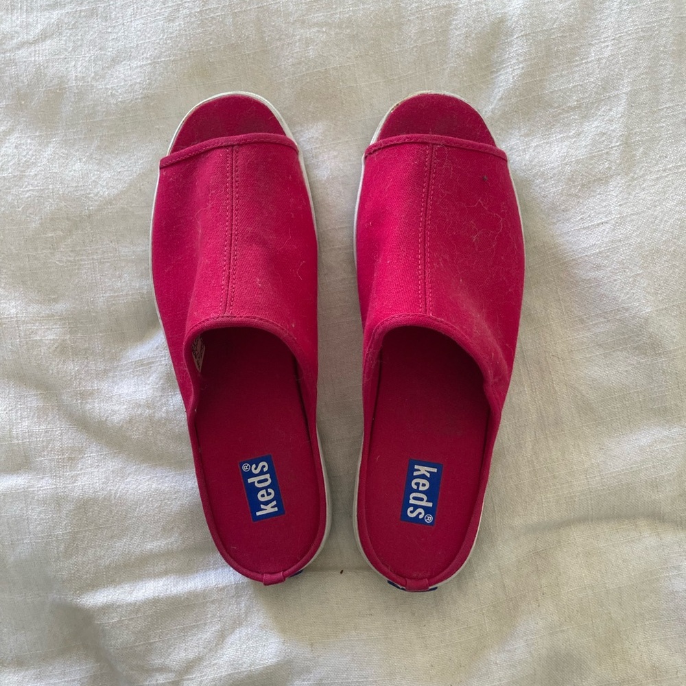 Keds Pink Fuchsia Slip-On - size 8